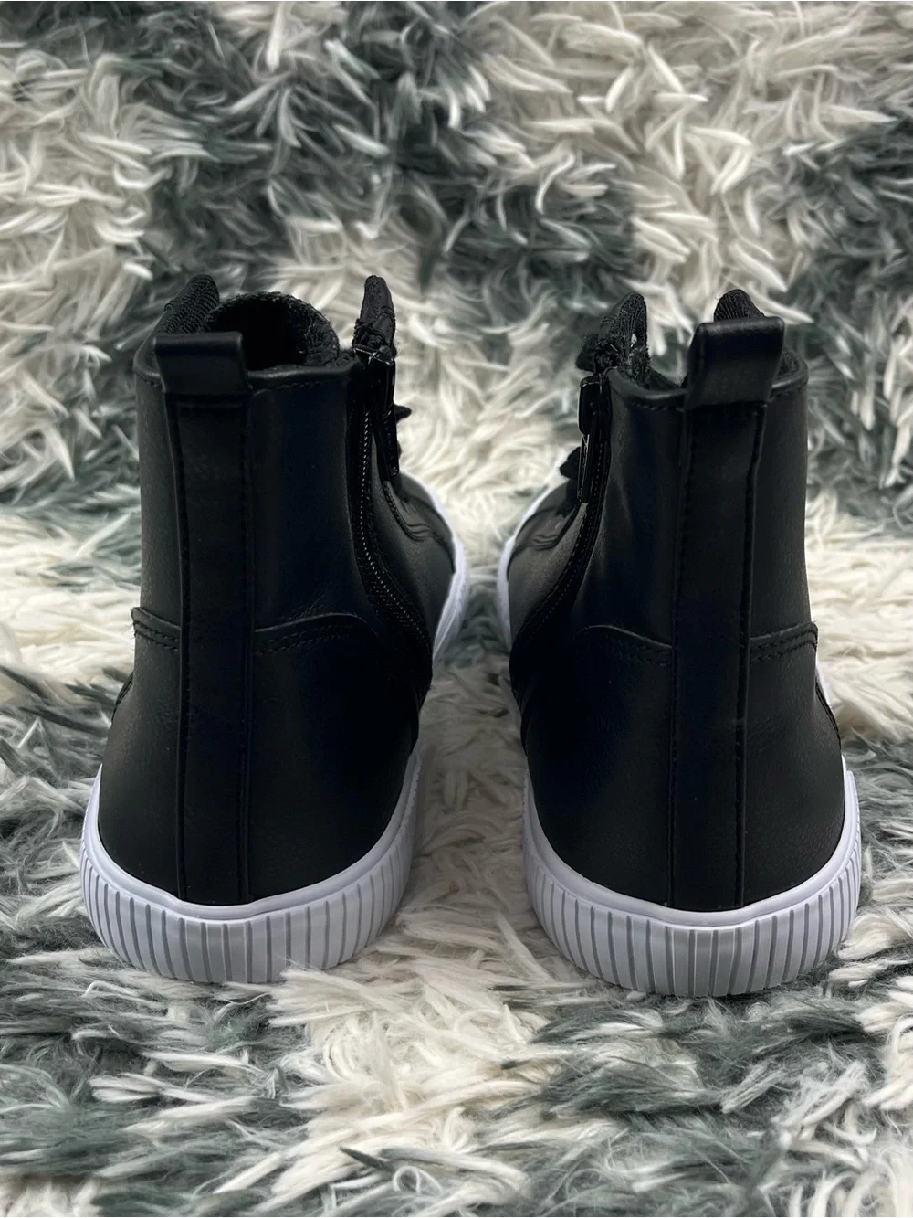 Cat & Jack Boy’s Glenn High-Top Sneakers Black Size 5